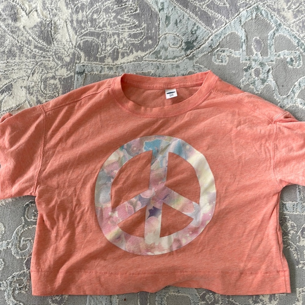 Peach peace sign short sleeve